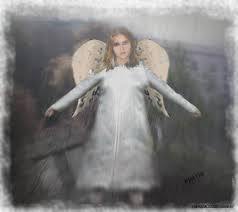 Ангел с картонными крыльями
